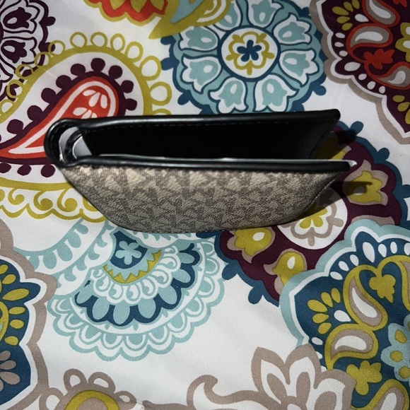 Michael Kors Wallet - Picture 4 of 7